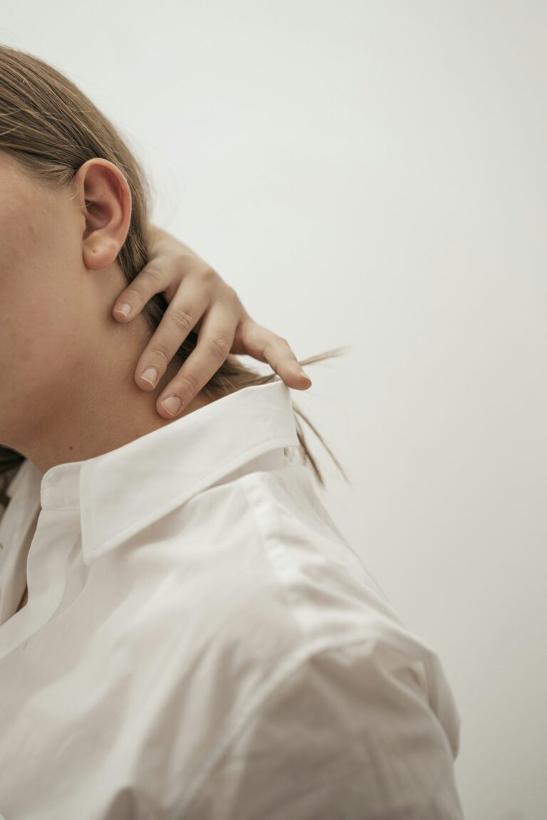 Non-Surgical Rotator Cuff Treatment: 7 Options to Relieve Shoulder Pain Without Surgery